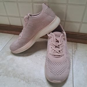 Skechers light pink tennis shoes, size 7.5